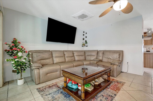 Building Photo - 4408 E Riverside Dr Unit SI ID1512878P