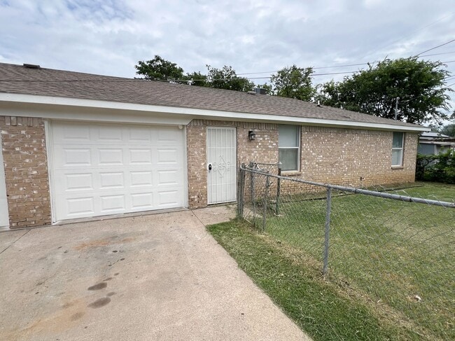 Photo - 1425 Little St