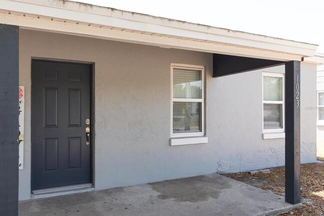 Building Photo - 1019 2nd St SE