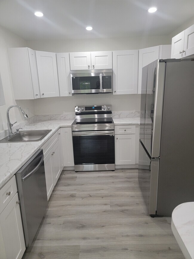 Photo - 109 W 5th St