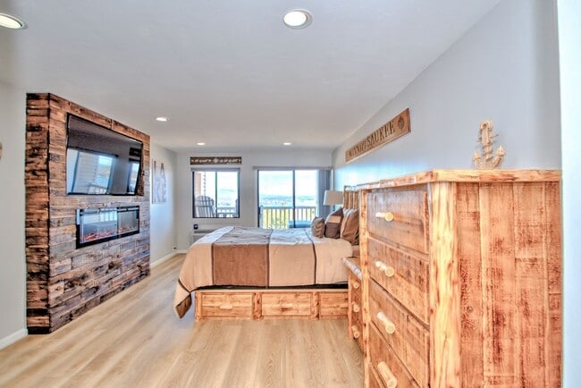 Building Photo - Cedar Lodge 305 Unit 305A
