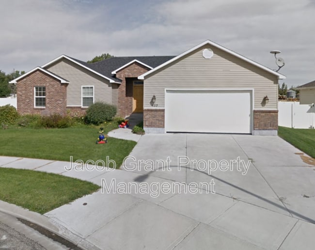 Building Photo - 460 Lacosta Dr