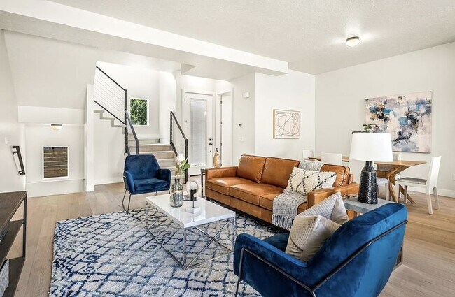 Photo - 869 S Washington St