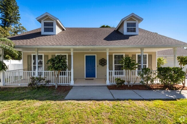 Building Photo - Charming Renovated 4BR/3BA Single Family Home