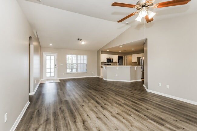 Photo - 2511 28th St W