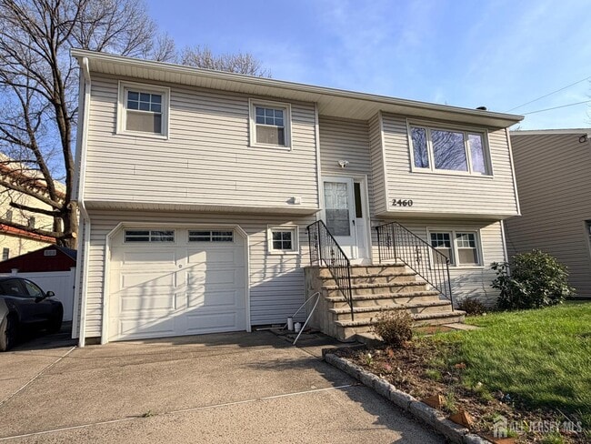 2460 Woodbridge Ave
