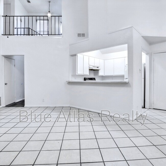 Building Photo - 1705 La Salle Dr