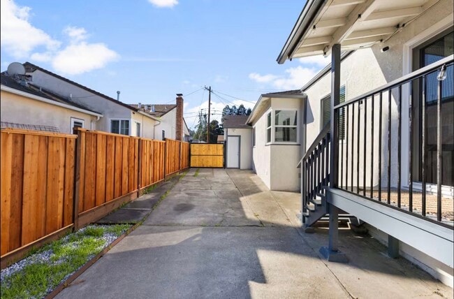 Photo - Furnished One Bedroom Cottage in Castro Valley