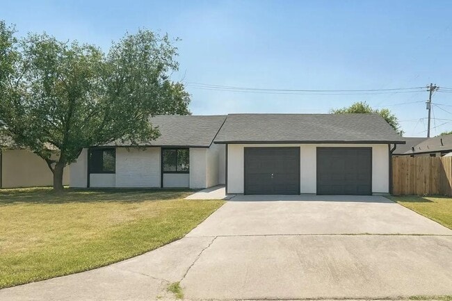 Building Photo - 1700 Garden Villa Dr