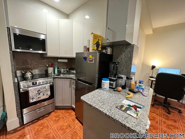 Building Photo - 69 Babcock St Rental