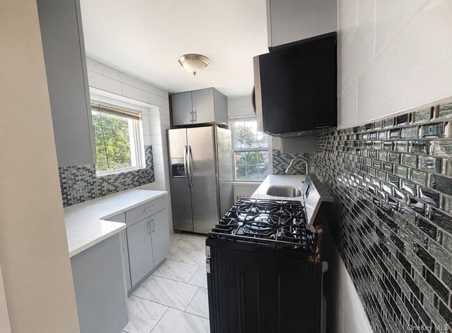Photo - 104-11 197th St Unidad 2nd Fl