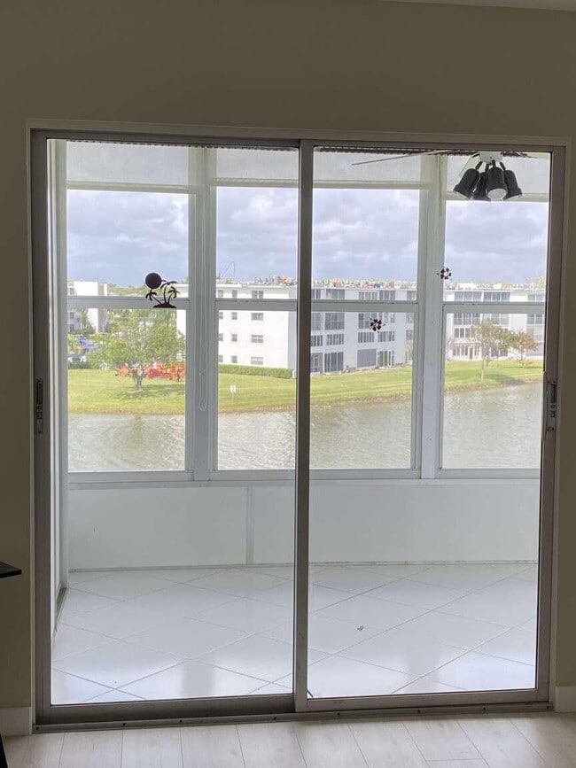 Photo - 4048 Exeter C Unidad 4048