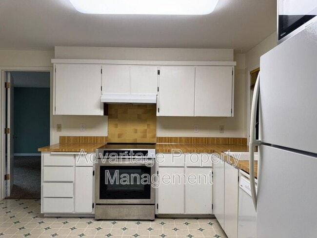 Photo - 1440 NW Meadowgreen Pl