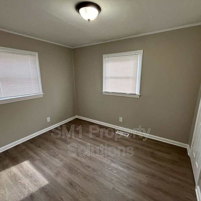 Photo - 702 Ross Ave
