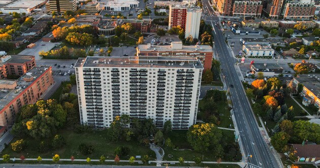3000 Dufferin