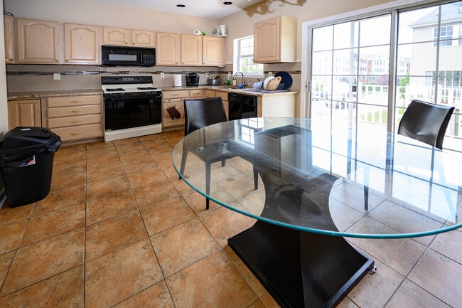 Photo - 236 Warren St