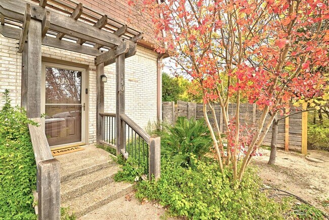 Building Photo - 7801 Shoal Creek Blvd Unit 140