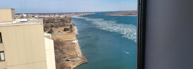 Photo - 8200 E Jefferson Ave Unidad 1809