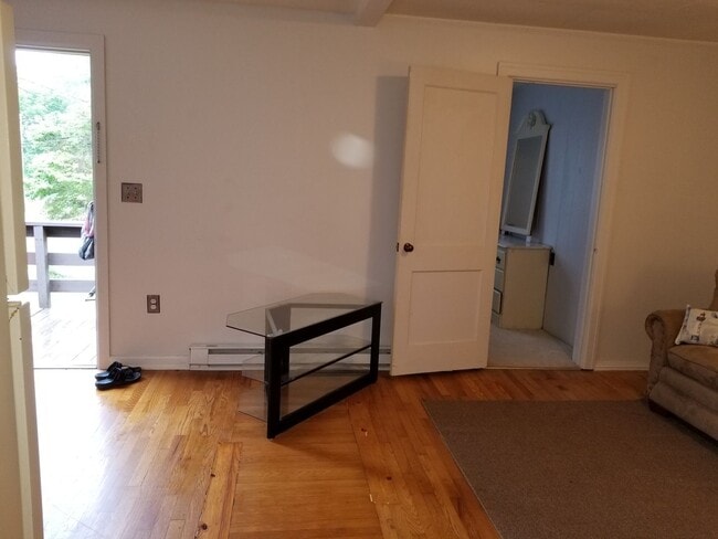 Photo - 1 bd 1 bath unit in triplex