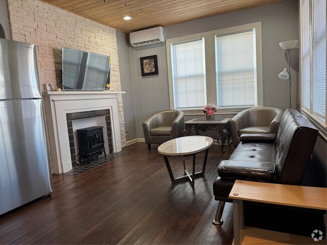 Building Photo - 915 8th St Unit 2 Rental