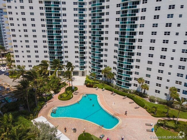 Building Photo - 3001 S Ocean Dr Unit 349 Rental