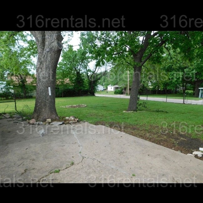 Photo - Cozy 2 bedroom home on corner lot!