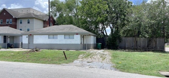 Building Photo - 3823 Mt Pleasant St