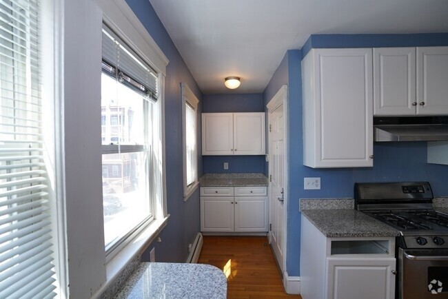 Building Photo - 45 Lourdes Ave Unit 2 BED 1 BATH CLEANNNN Rental