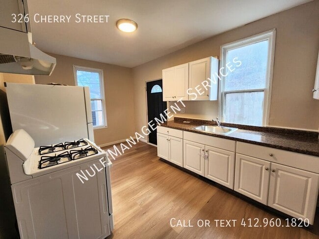 Photo - 326 Cherry St