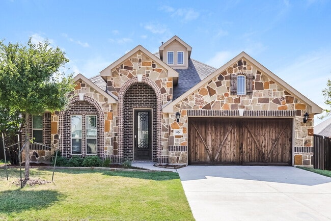 Photo - 1024 English Oak Dr