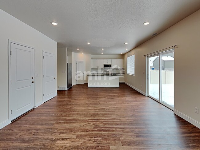 Photo - 322 N Gibbons Ln