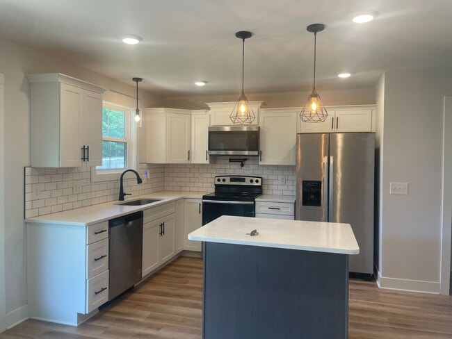Photo - 3 Bed 2.5 Bath Dog Friendly Home For Rent Near Post!