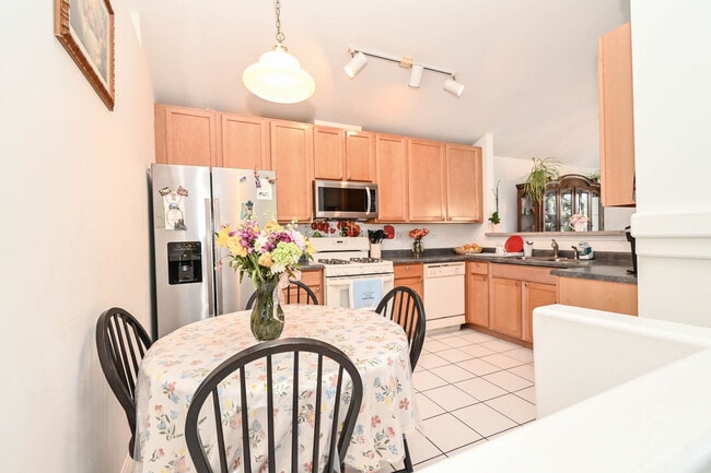 Photo - 714 S Rosehall Ln