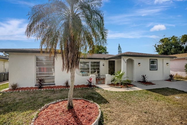 7210 Parrot Dr
