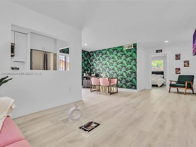 Building Photo - 1011 NW 23rd Ave