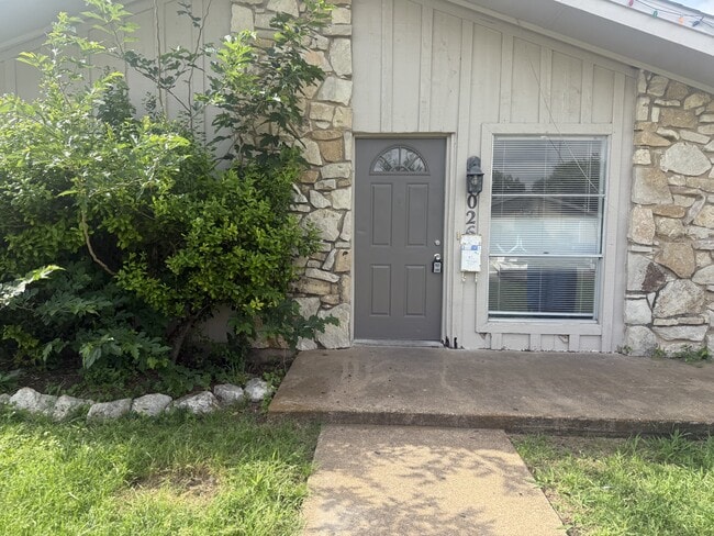 Building Photo - 3026 Lourdes St