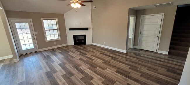 Photo - 1098 Whitney Dr