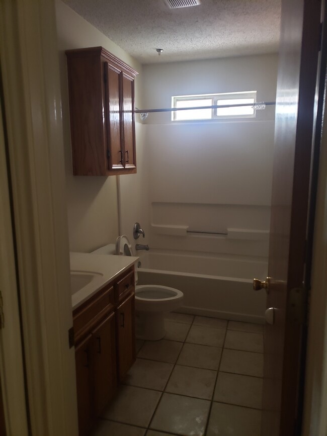 Photo - 1017 Lexington Cir Unit 1