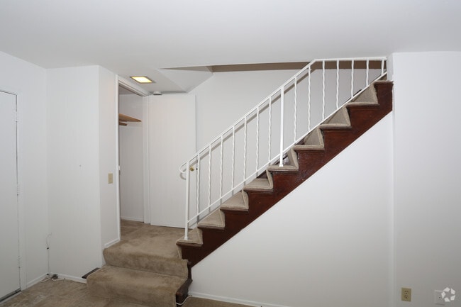 2BR, 1.5BA - 1005 SF