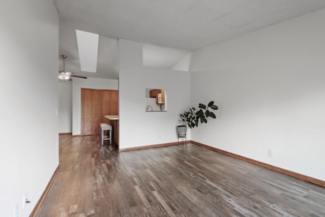 Photo - 797 Parkside Dr