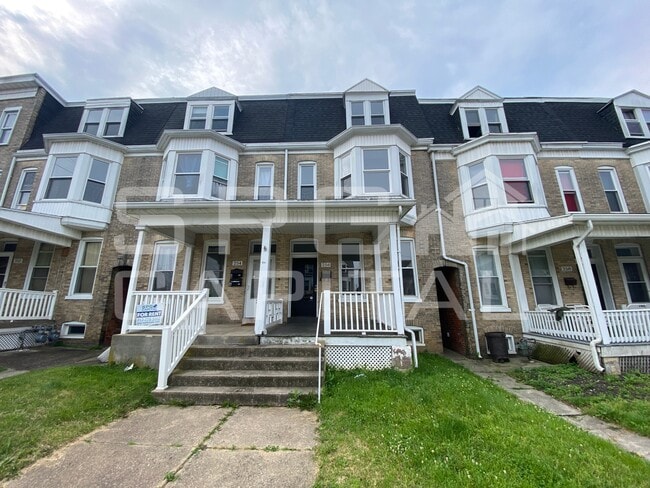 Photo - 256 W Jackson St House