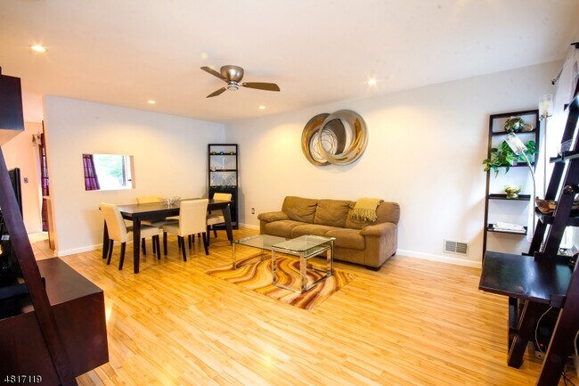 Photo - 123 Pear Tree Ln