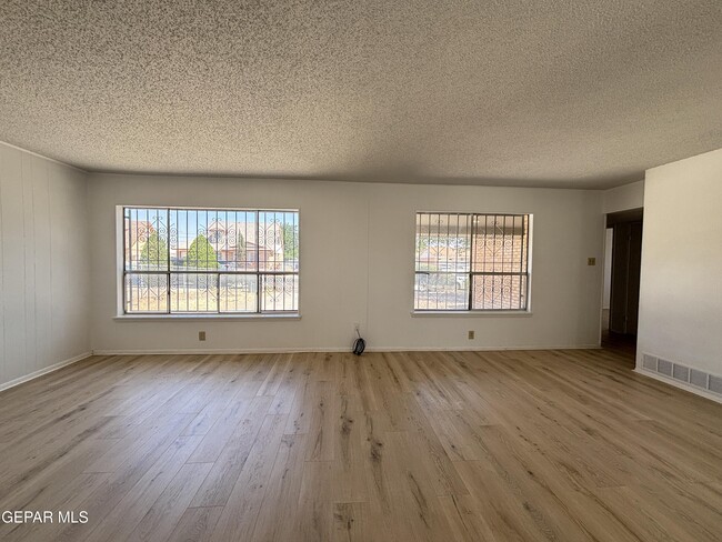 Photo - 5808 Dearborne Dr