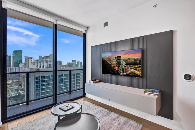 Photo - 398 NE 5th St Unidad SI ID1504035P