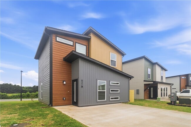 Building Photo - 501 Solar St