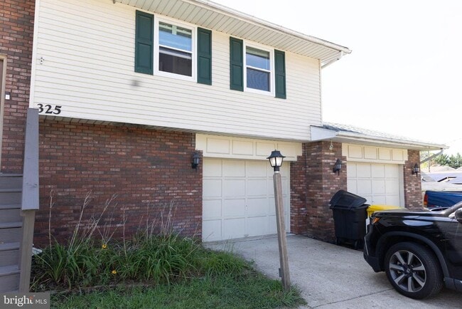 Photo - 325 Londontown Rd