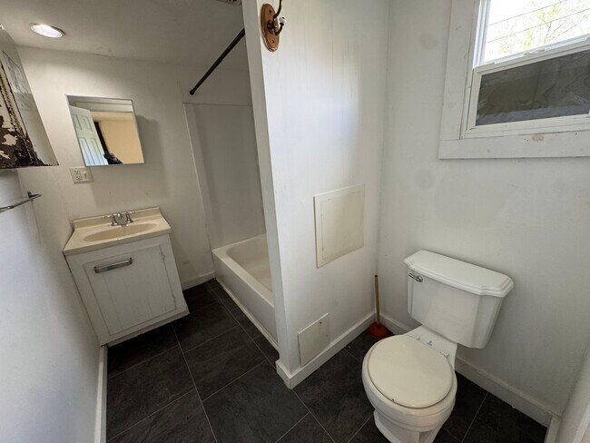 Photo - 635 S Union St