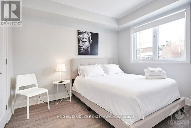 Photo - 569 McLeod St