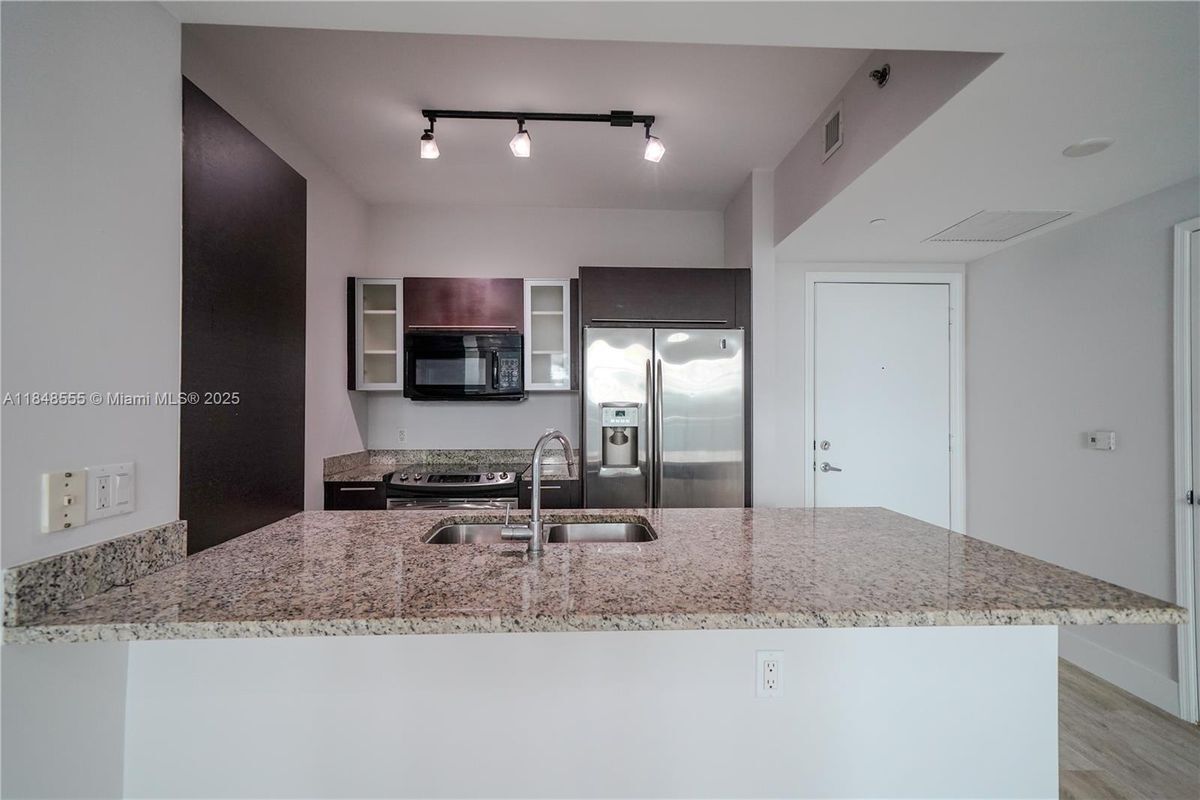 Photo - 950 Brickell Bay Dr