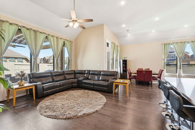 Photo - 2239 Plum Creek Dr House